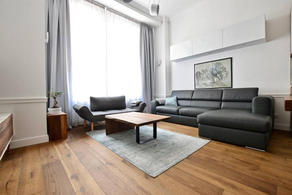 Luxury By Hi5 - Broadway Budapest