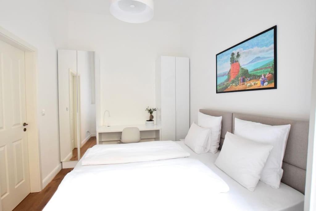 Luxury By Hi5 - Broadway * Budapest