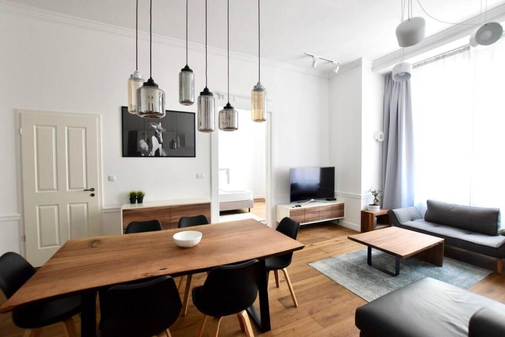 Luxury By Hi5 - Broadway Budapest