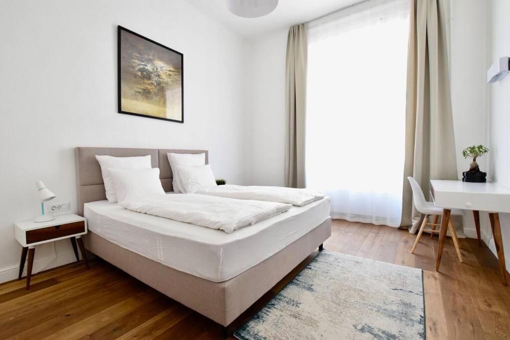 Luxury By Hi5 - Broadway Budapest