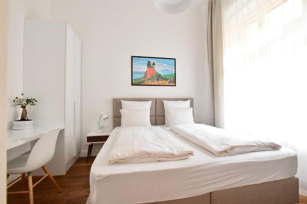 Luxury By Hi5 - Broadway Budapest