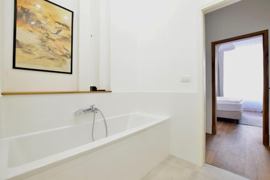 Luxury By Hi5 - Broadway * Budapest