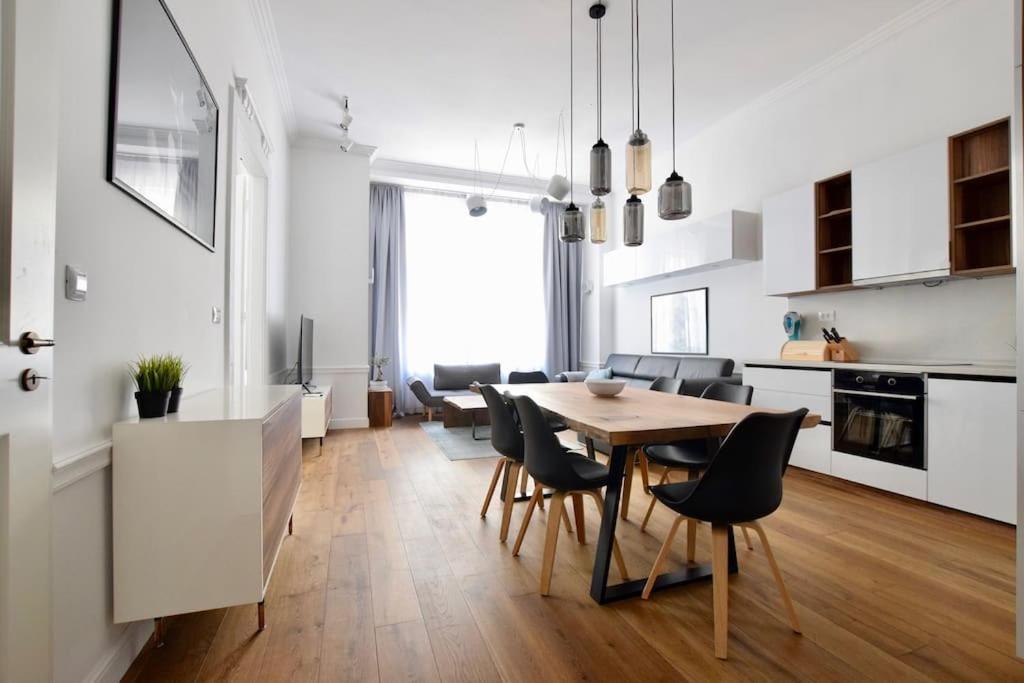 Luxury By Hi5 - Broadway * Budapest