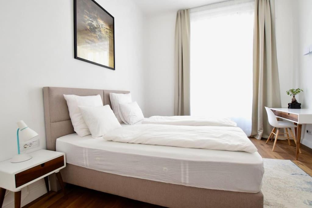 Luxury By Hi5 - Broadway Apartment Budapest
