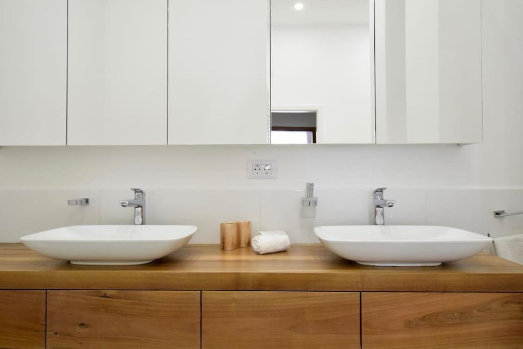 Luxury By Hi5 - Broadway Apartment Budapest